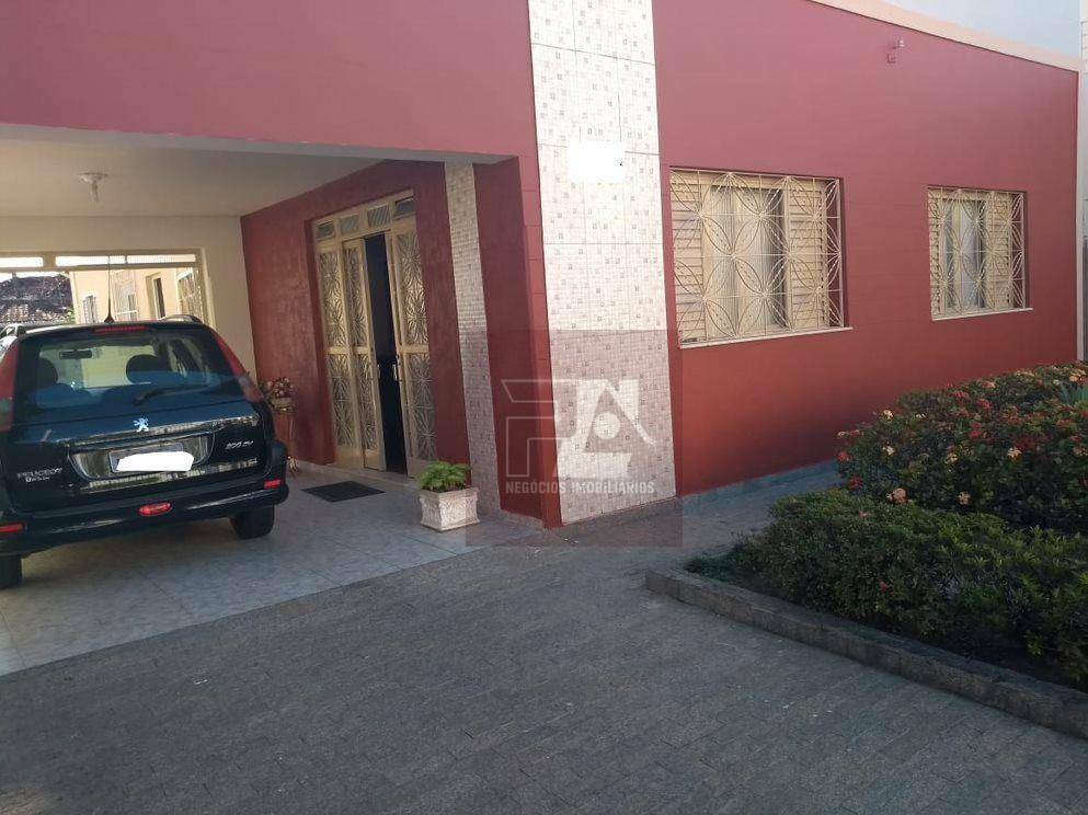 Casa à venda com 3 quartos, 450M2 - Foto 2