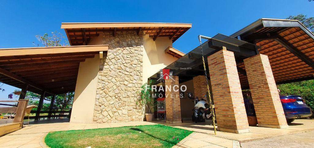 Chácara, 3 quartos, 4000 m² - Foto 1