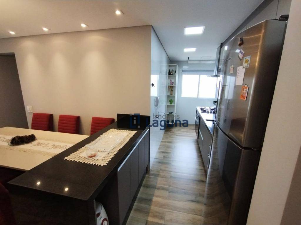 Apartamento à venda com 3 quartos, 70m² - Foto 2