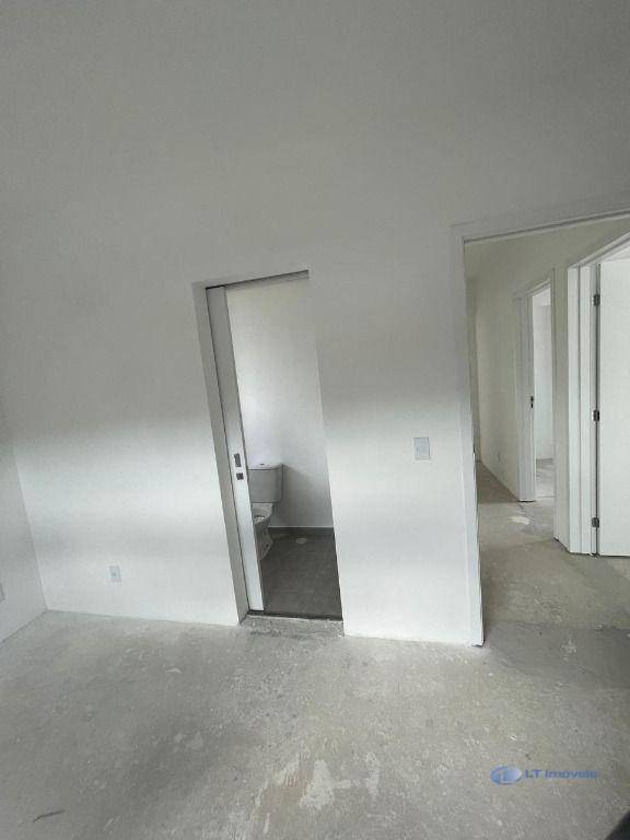 Apartamento à venda com 3 quartos, 101m² - Foto 9