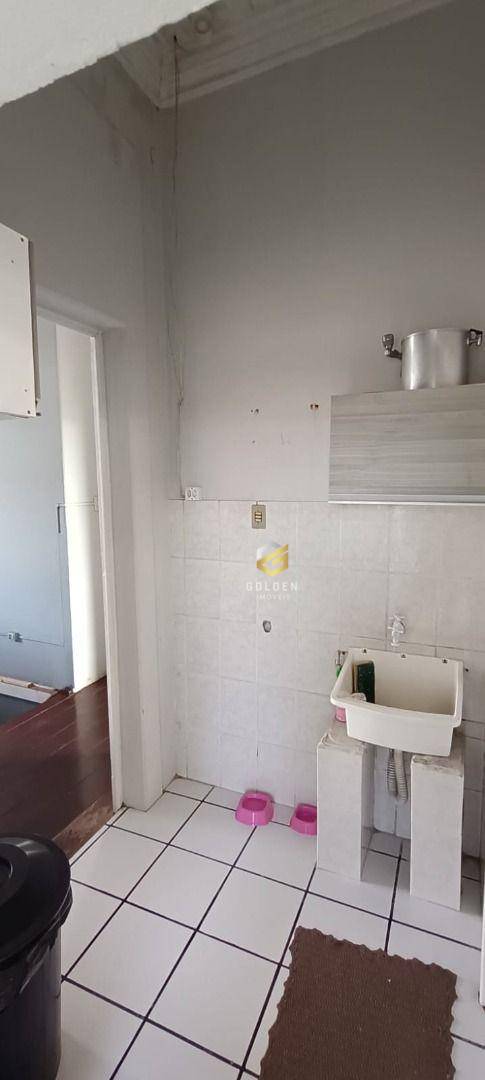 Casa à venda com 4 quartos, 200m² - Foto 25