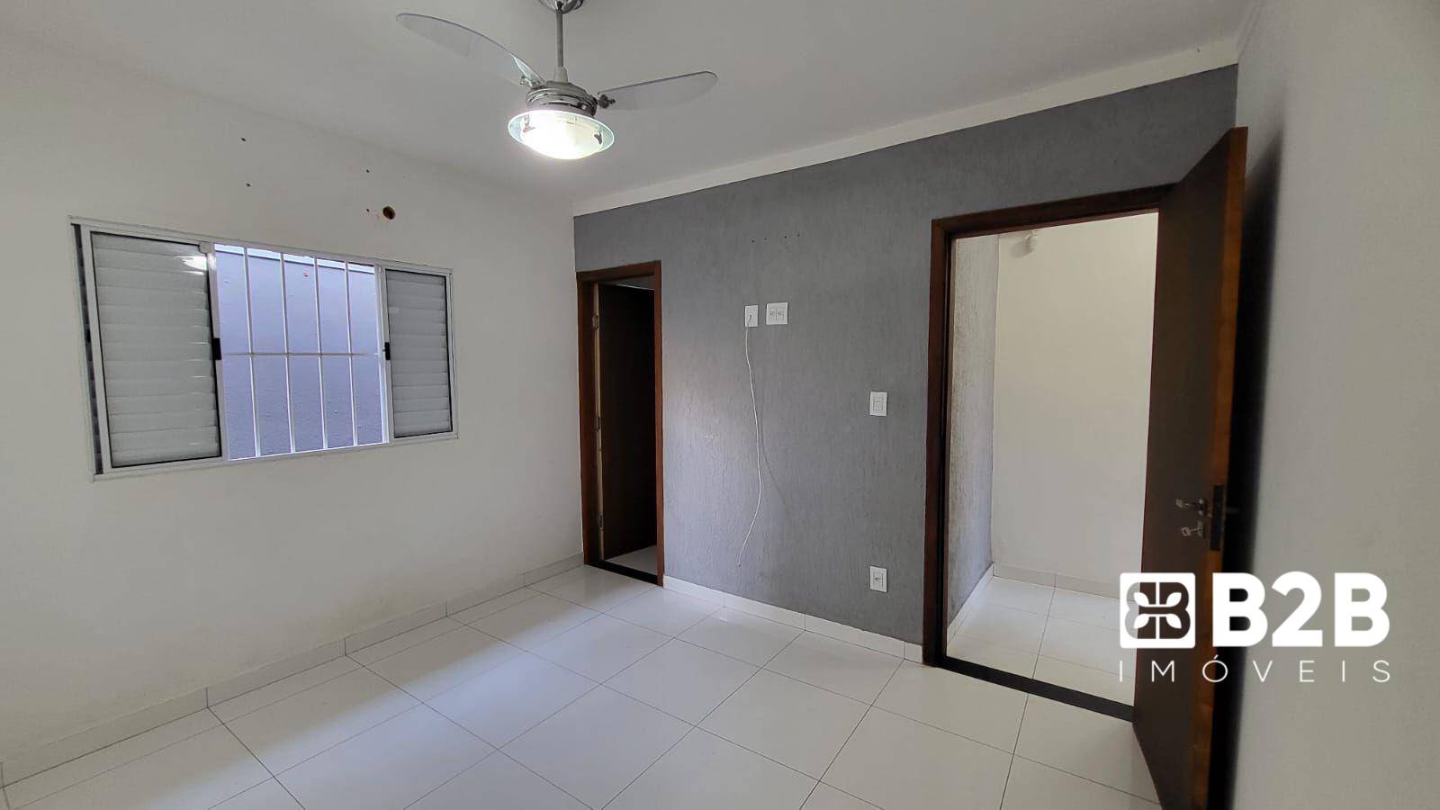 Casa à venda e aluguel com 3 quartos, 218m² - Foto 4