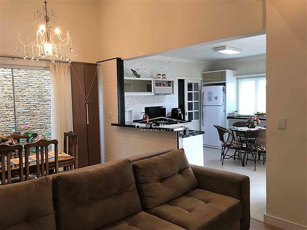 Casa à venda com 3 quartos, 210m² - Foto 8