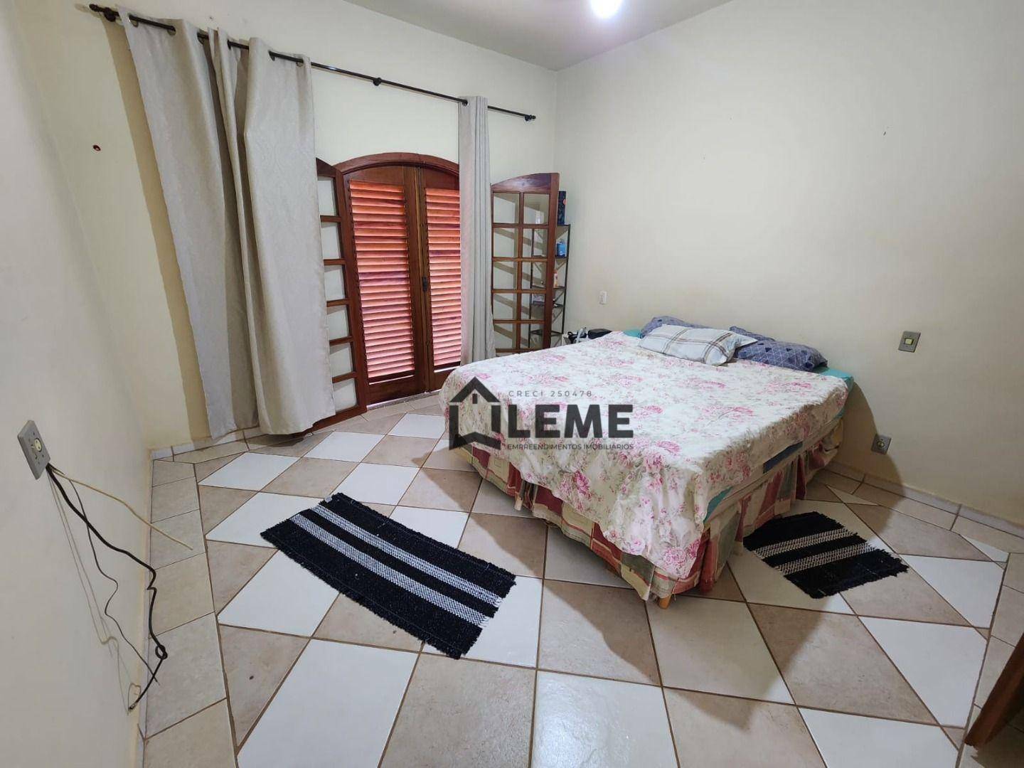 Casa à venda com 6 quartos, 265m² - Foto 12