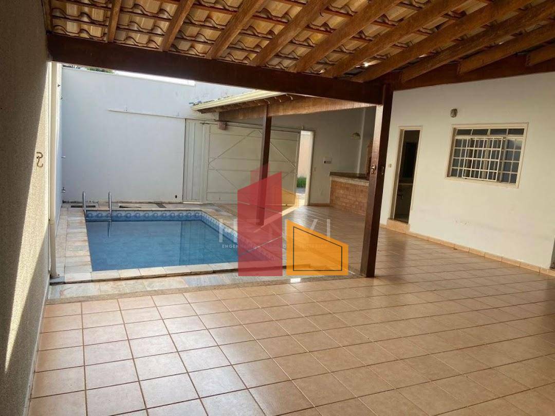 Casa à venda com 4 quartos, 241m² - Foto 2