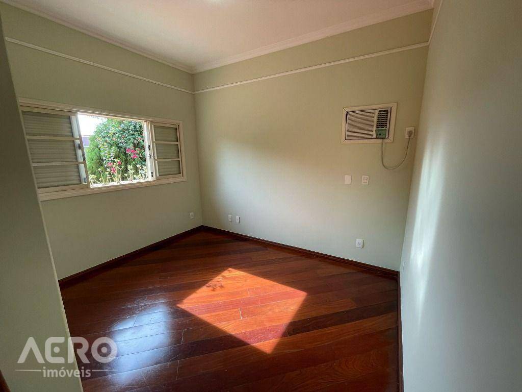 Casa de Condomínio para alugar com 4 quartos, 410m² - Foto 22