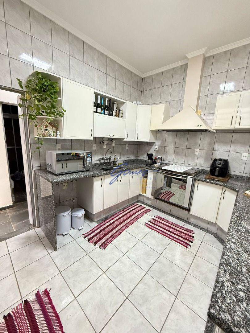 Casa à venda com 3 quartos, 252m² - Foto 18