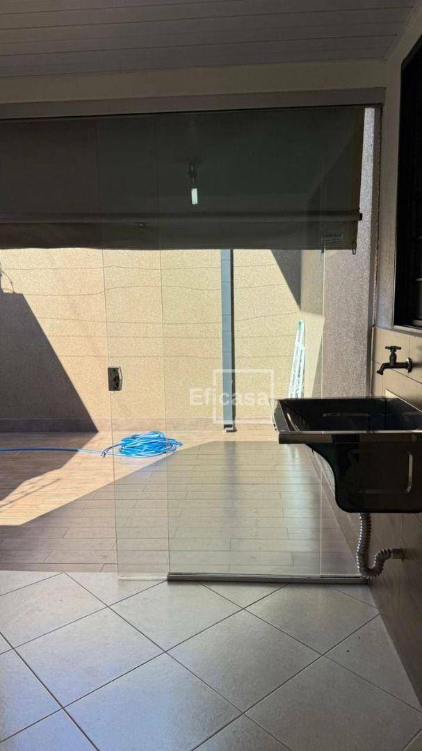 Casa para alugar com 3 quartos, 220m² - Foto 4