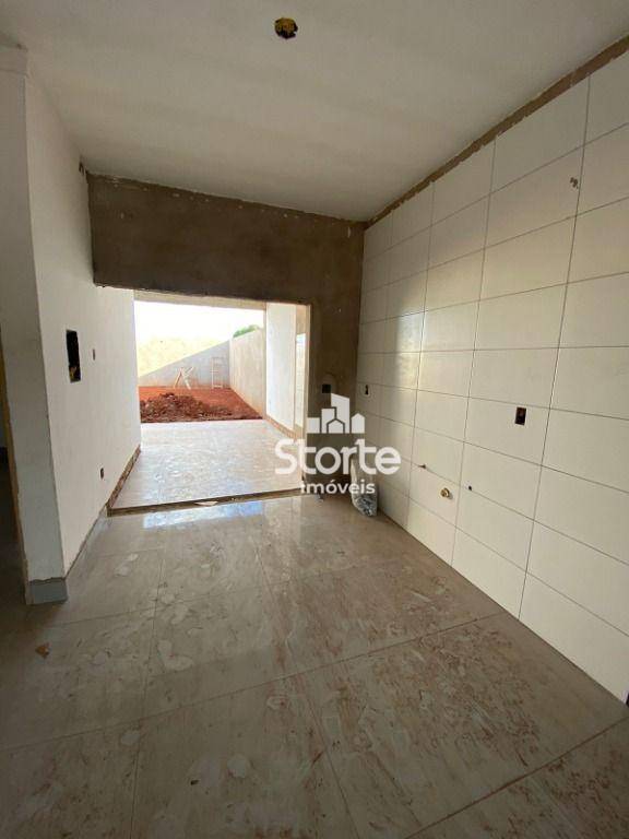 Casa à venda com 3 quartos, 110m² - Foto 3