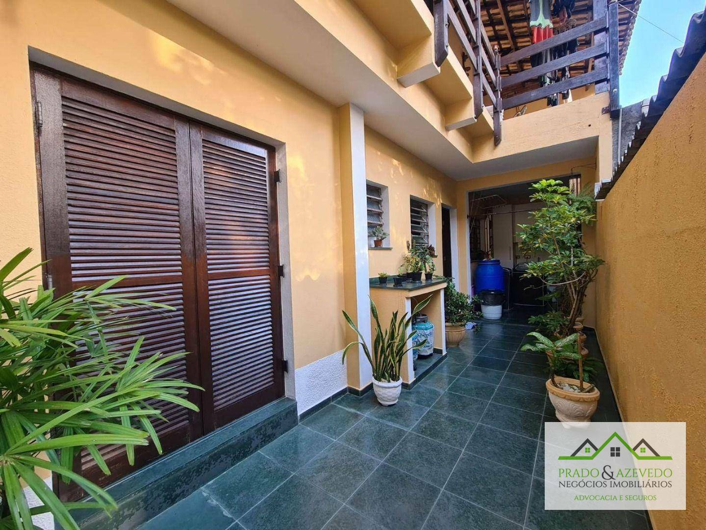 Casa à venda com 3 quartos, 346m² - Foto 1