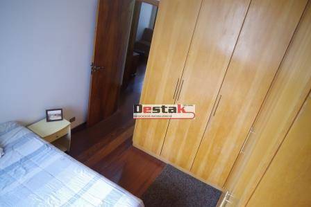 Apartamento à venda com 3 quartos, 140m² - Foto 11