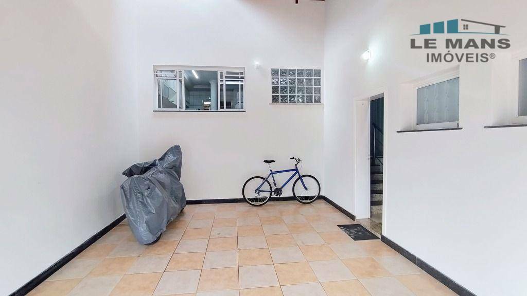 Casa à venda com 3 quartos, 227m² - Foto 3