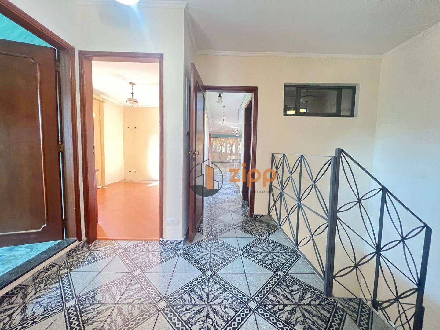 Sobrado à venda com 6 quartos, 300m² - Foto 32