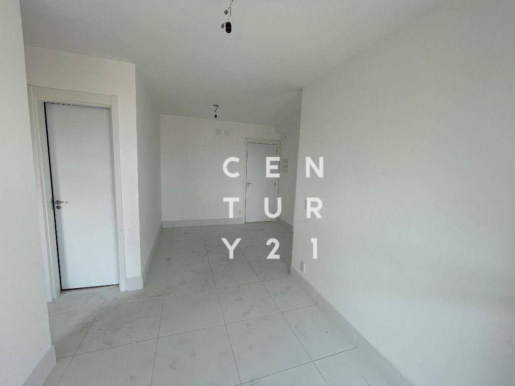 Apartamento à venda com 2 quartos, 60m² - Foto 2