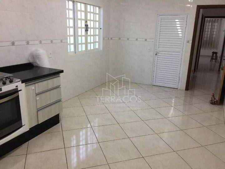 Casa à venda com 3 quartos, 201m² - Foto 2