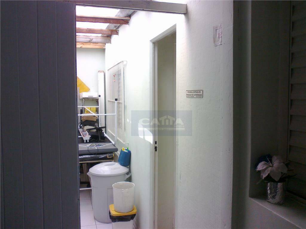 Casa à venda com 8 quartos, 240m² - Foto 2