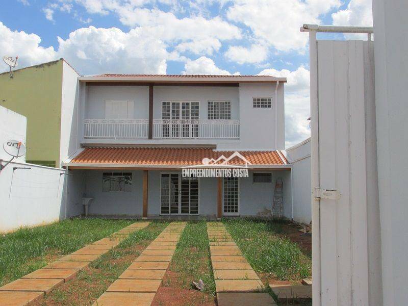 Sobrado à venda com 3 quartos, 123m² - Foto 1