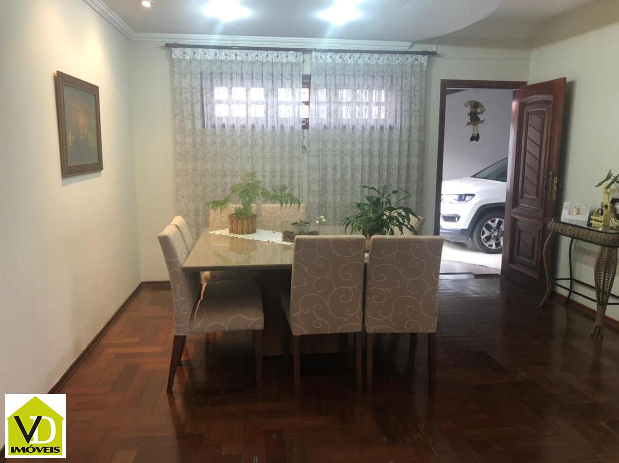 Casa à venda com 4 quartos, 360m² - Foto 1