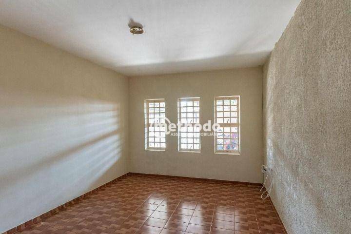 Casa à venda com 3 quartos, 230m² - Foto 2