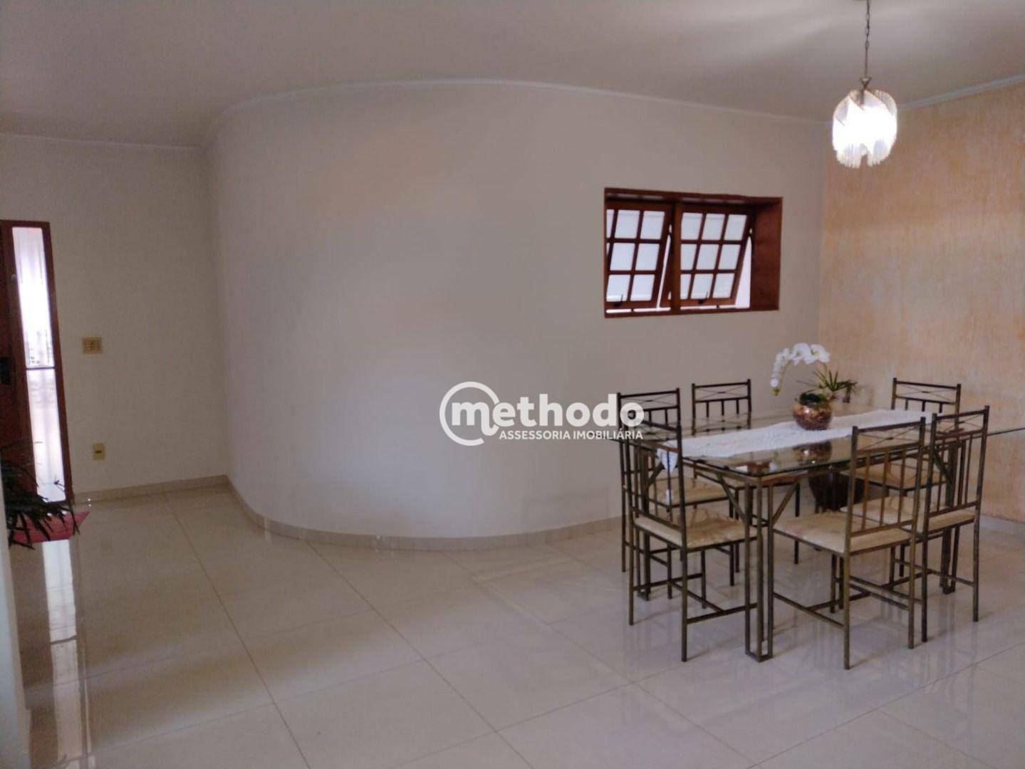 Casa à venda com 3 quartos, 240m² - Foto 4