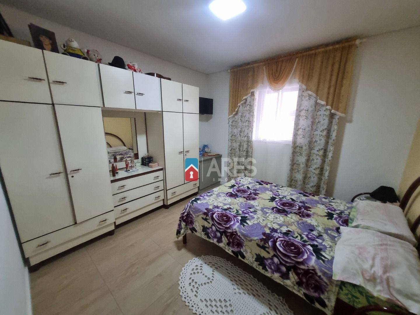 Casa à venda com 4 quartos, 203m² - Foto 2