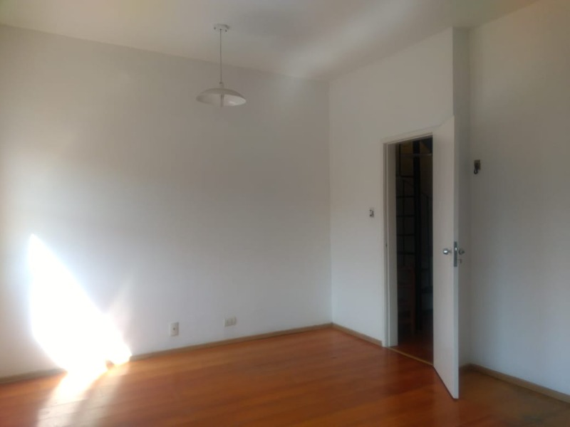 Casa à venda com 5 quartos, 95m² - Foto 15