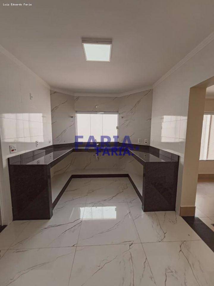 Casa à venda com 2 quartos, 260m² - Foto 12