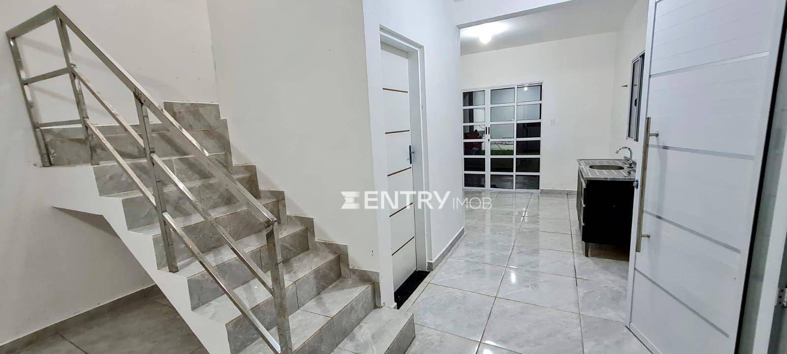 Casa à venda com 2 quartos, 110m² - Foto 1