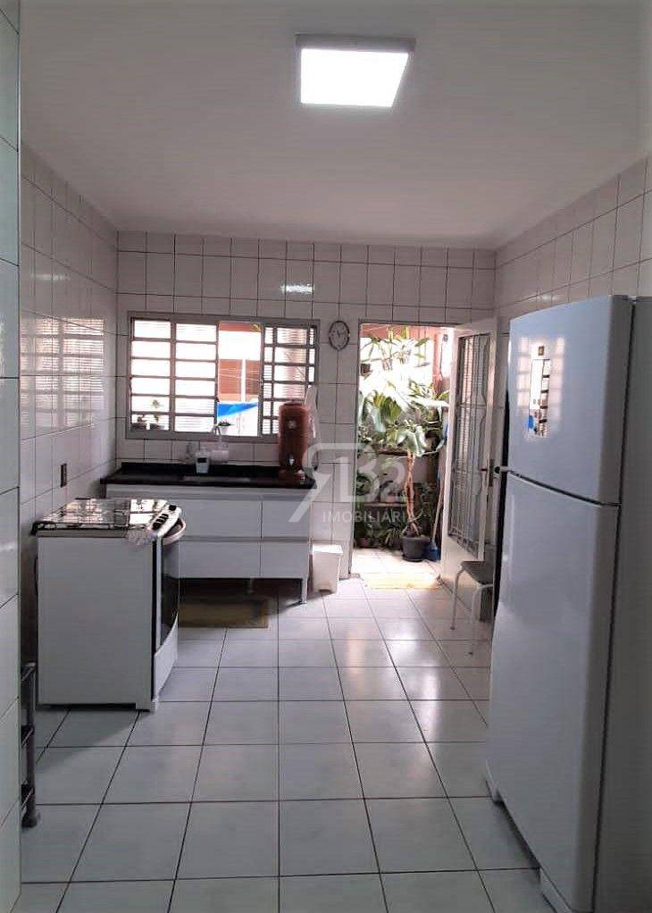 Casa à venda com 5 quartos, 207m² - Foto 7