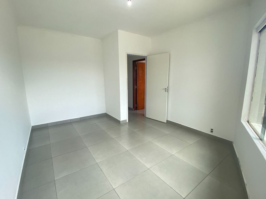 Casa para alugar com 3 quartos, 90m² - Foto 3