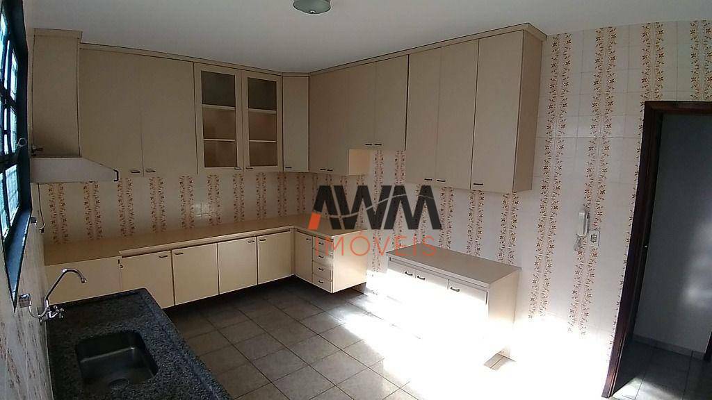 Casa à venda com 4 quartos, 290m² - Foto 5