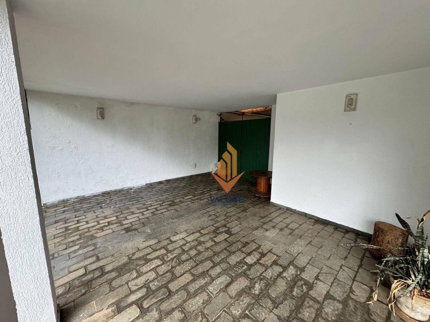 Casa à venda com 4 quartos, 300m² - Foto 3