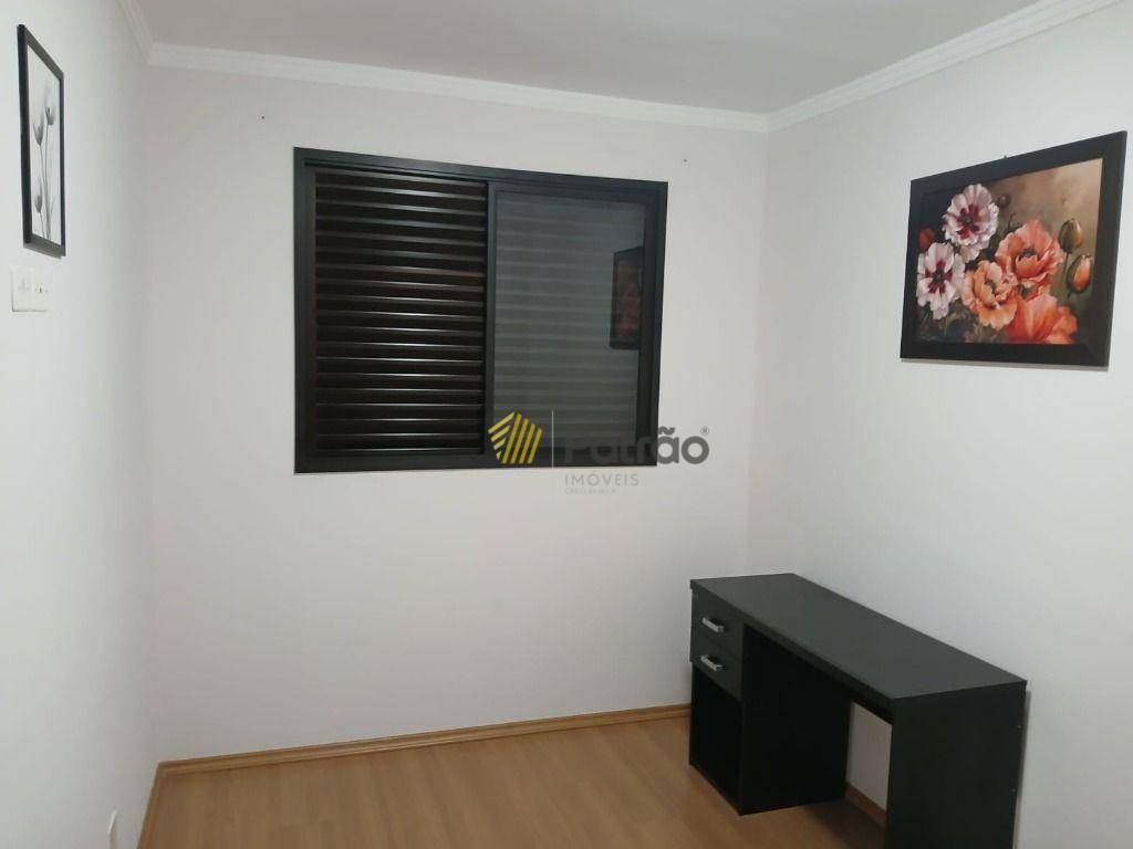 Apartamento para alugar com 3 quartos, 85m² - Foto 12