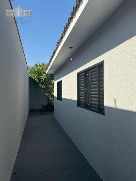 Casa à venda com 2 quartos, 90m² - Foto 3