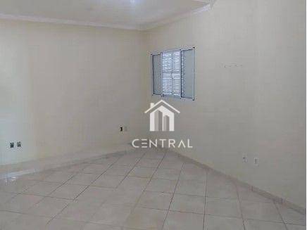 Casa à venda com 2 quartos, 100m² - Foto 2