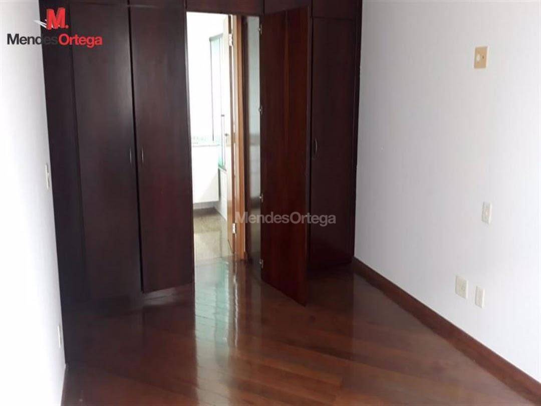 Apartamento à venda com 4 quartos, 275m² - Foto 8