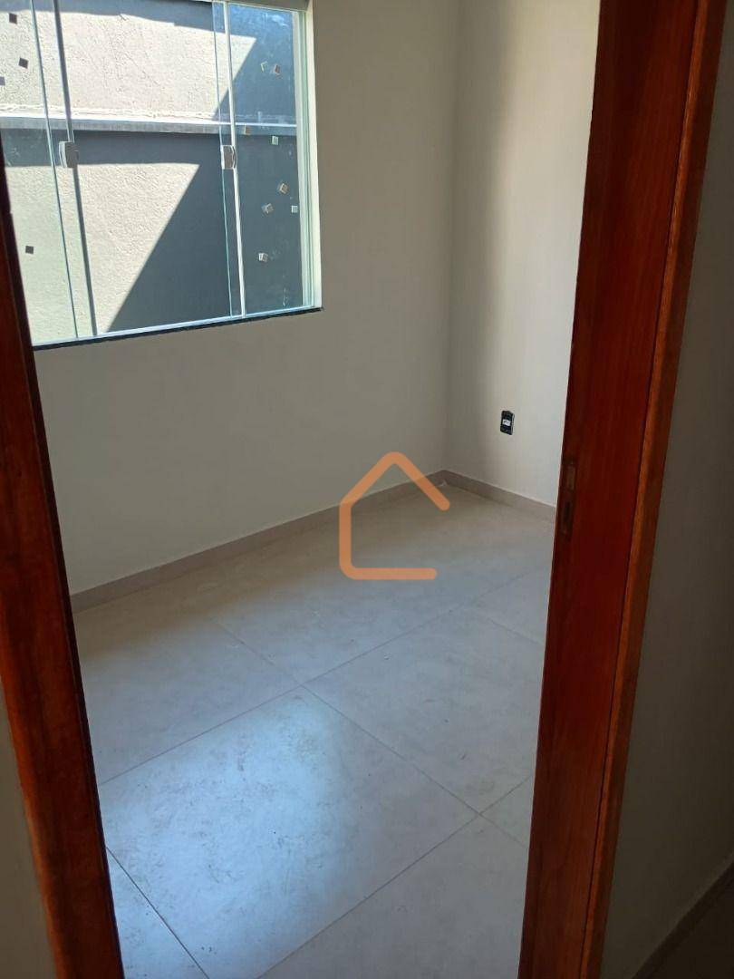 Casa à venda com 2 quartos, 73m² - Foto 4