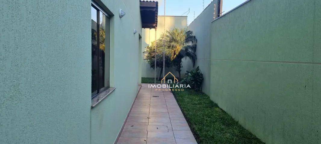 Sobrado à venda com 4 quartos, 410m² - Foto 2