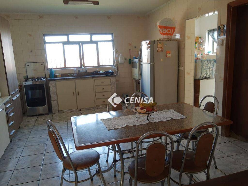 Casa à venda com 3 quartos, 300m² - Foto 4