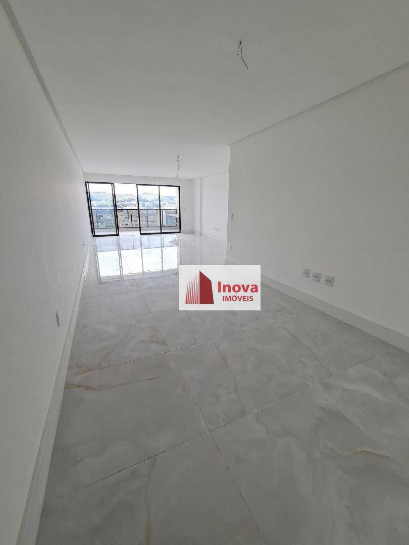 Apartamento à venda com 4 quartos, 225m² - Foto 4