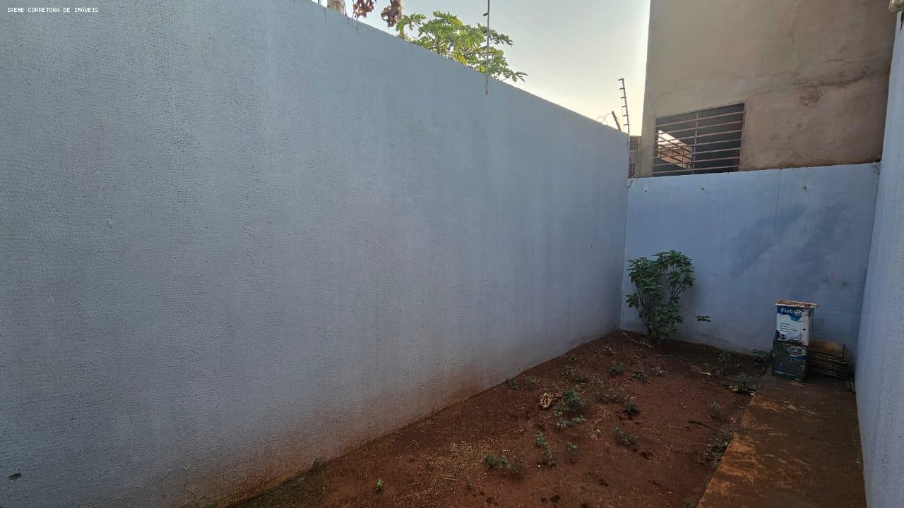 Casa à venda com 2 quartos, 125m² - Foto 3