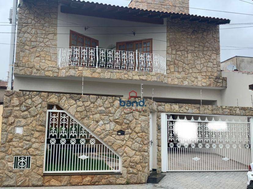 Casa à venda com 4 quartos, 264m² - Foto 1