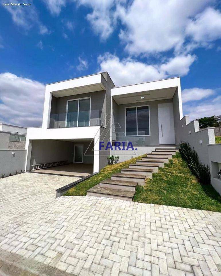 Casa à venda com 3 quartos, 220m² - Foto 1