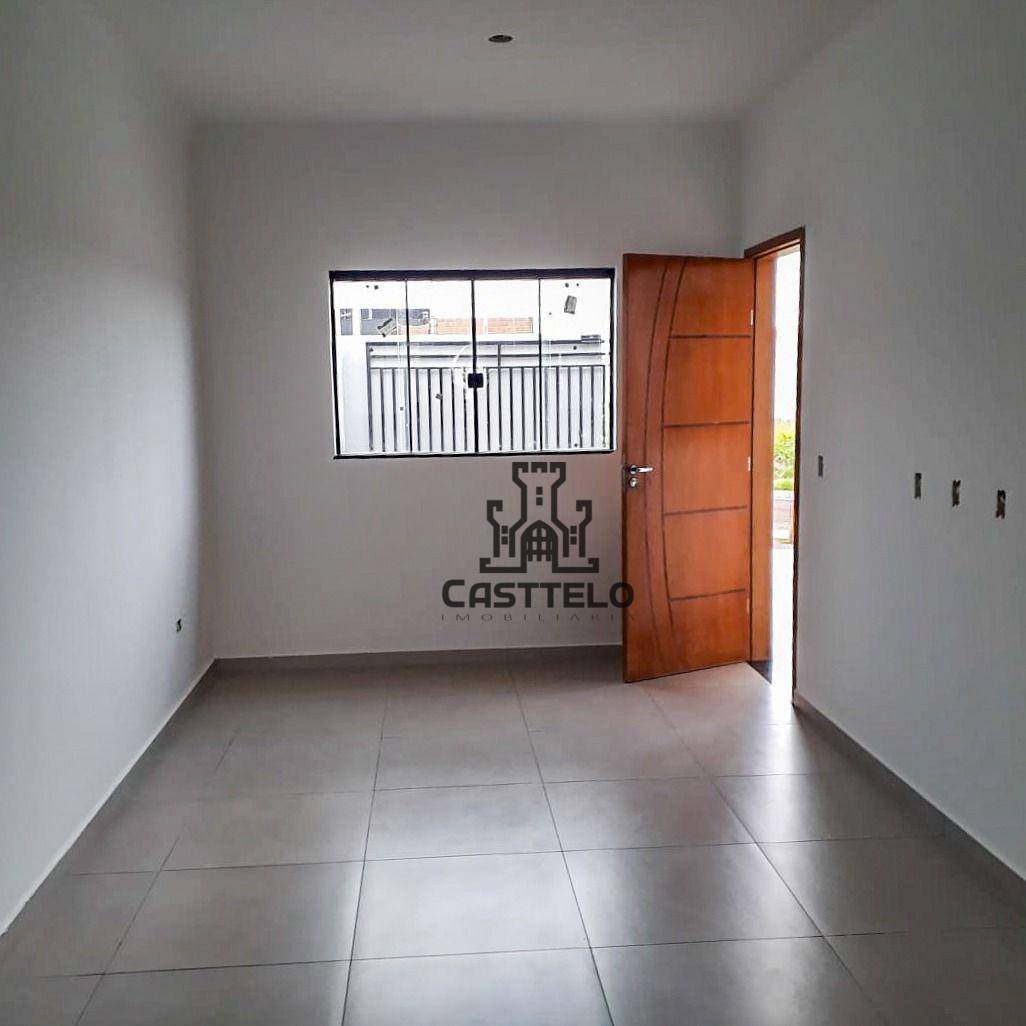 Casa à venda com 2 quartos, 65m² - Foto 1