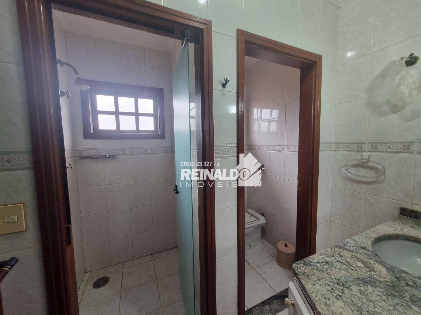 Casa de Condomínio para alugar com 4 quartos, 330m² - Foto 22