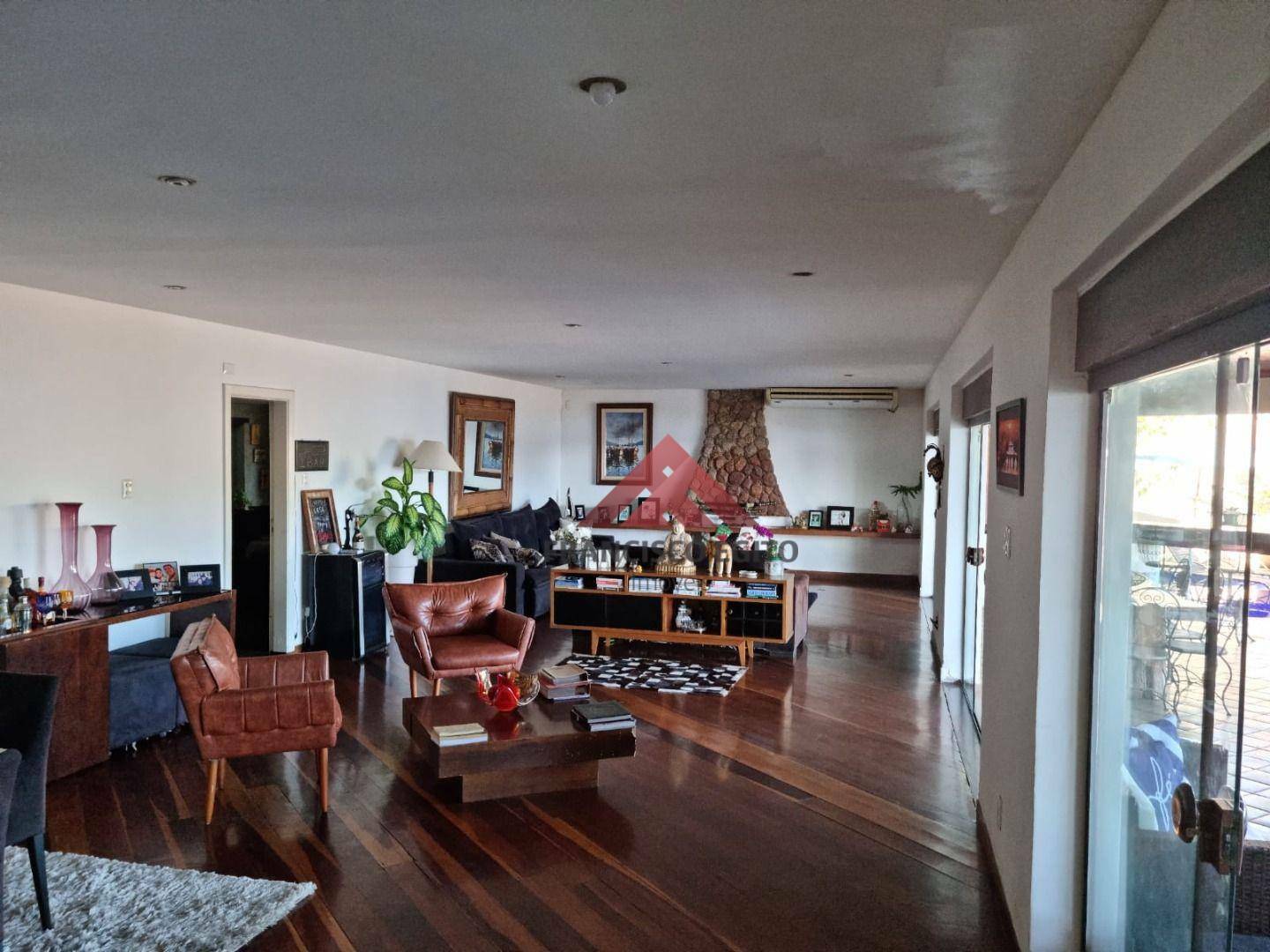 Casa à venda com 5 quartos, 949m² - Foto 1