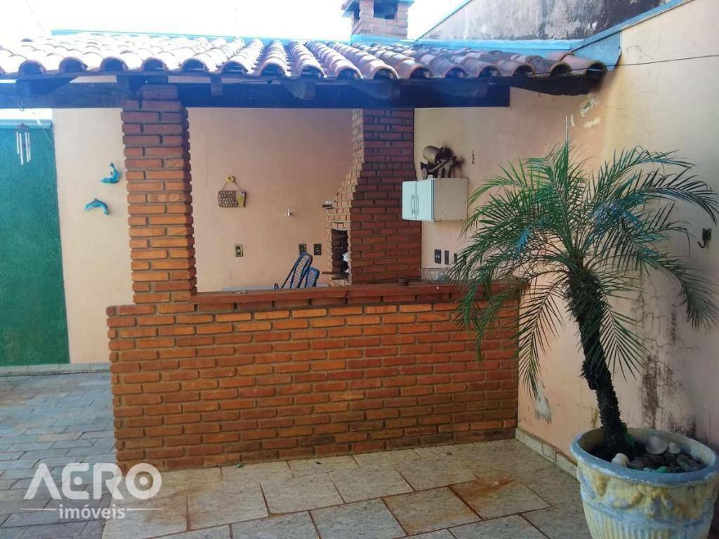 Casa à venda com 3 quartos, 370m² - Foto 2