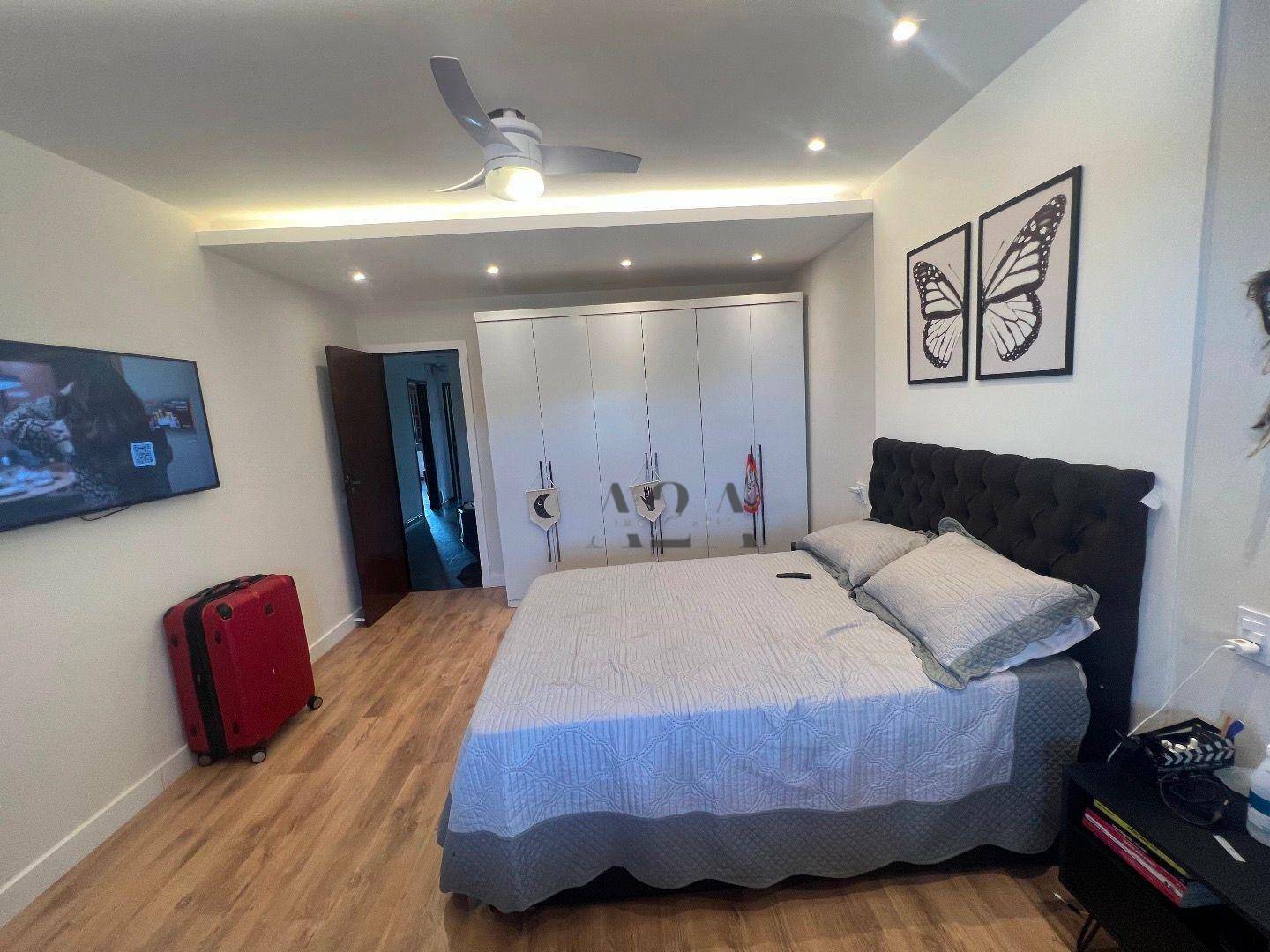 Casa à venda com 4 quartos, 335m² - Foto 14