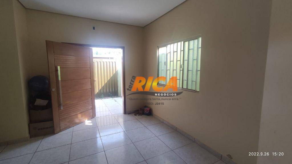 Casa à venda com 3 quartos, 200m² - Foto 2