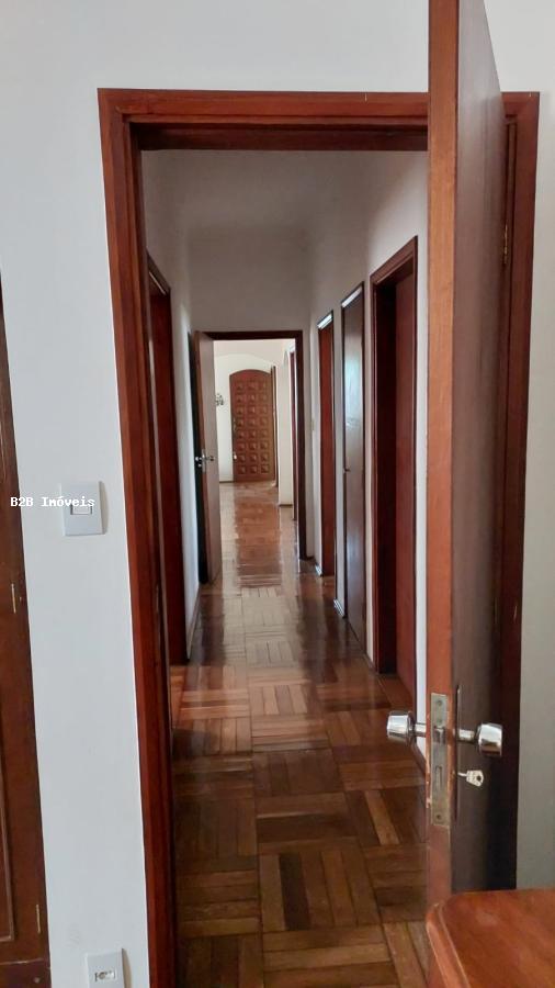 Casa à venda com 5 quartos, 266m² - Foto 13